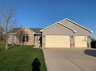 5230 High Ridge Trl, West Bend, WI 53095
