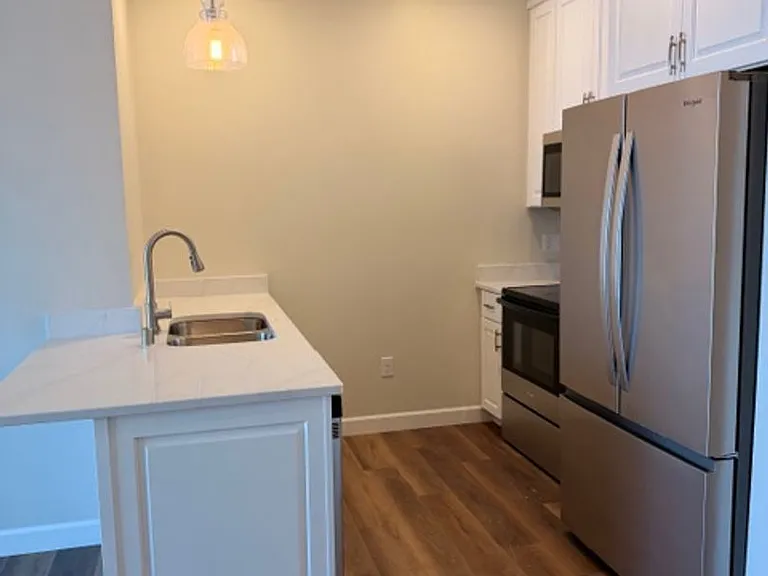 Brand New - War Eagle Apartments in the River Point District — Photo 9