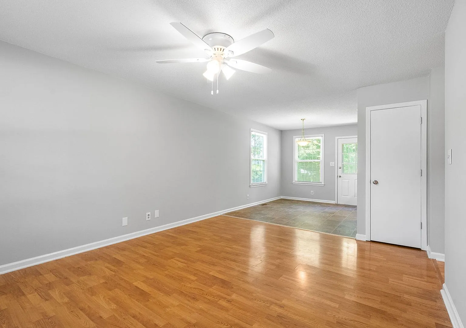 3 Bedroom Pet Friendly Home For Rent! — Photo 4