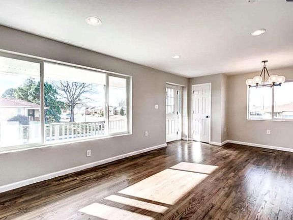 3rd image of 3600 N Ivanhoe St