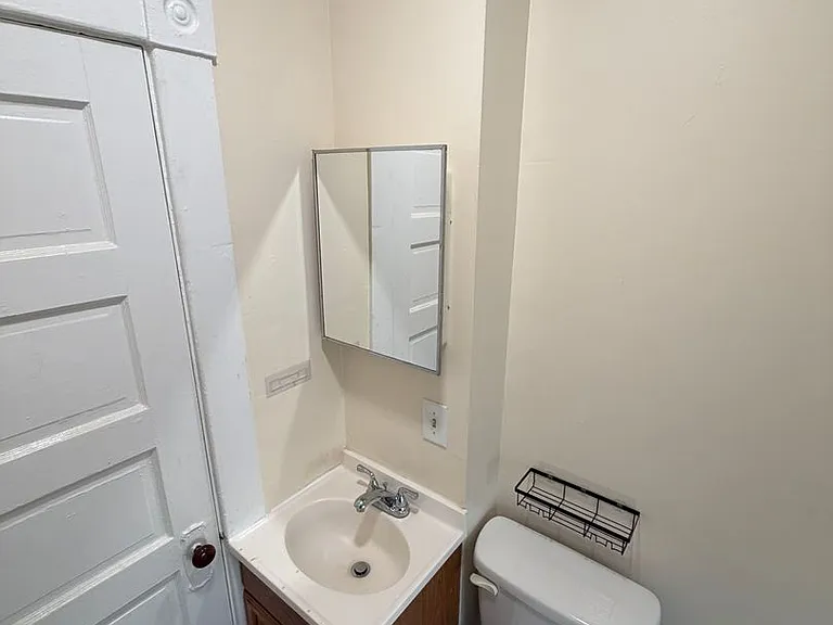 12 Varney St #2-R — Photo 7