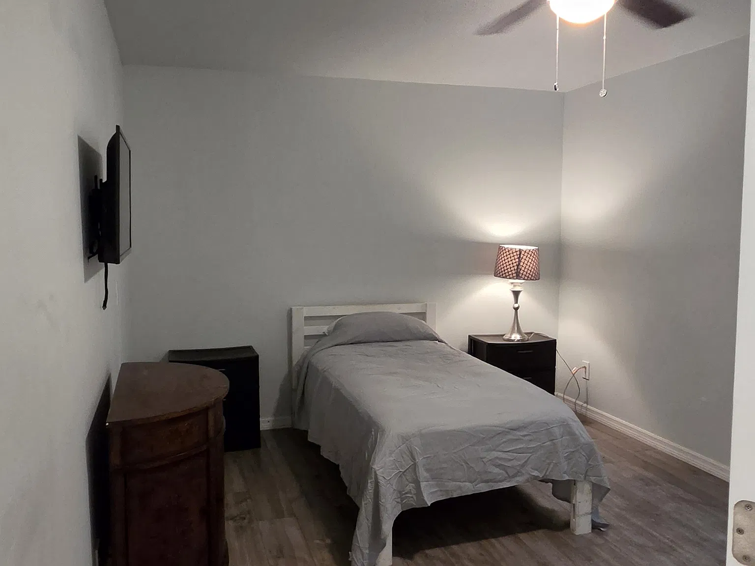 6 bed, 2609 sqft, $850 — Photo 2