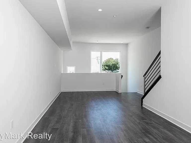2059 5th Ave — Photo 6
