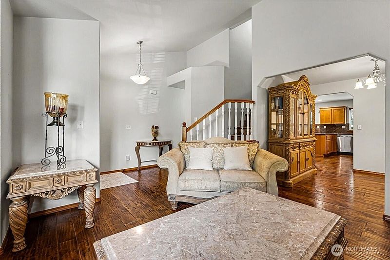4th image of 2101 199th Street E