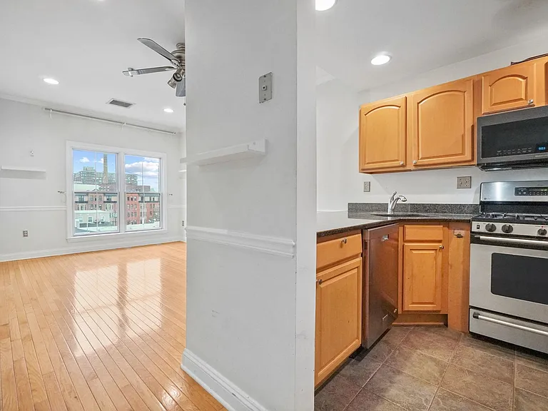 84 Adams St #5C — Photo 4