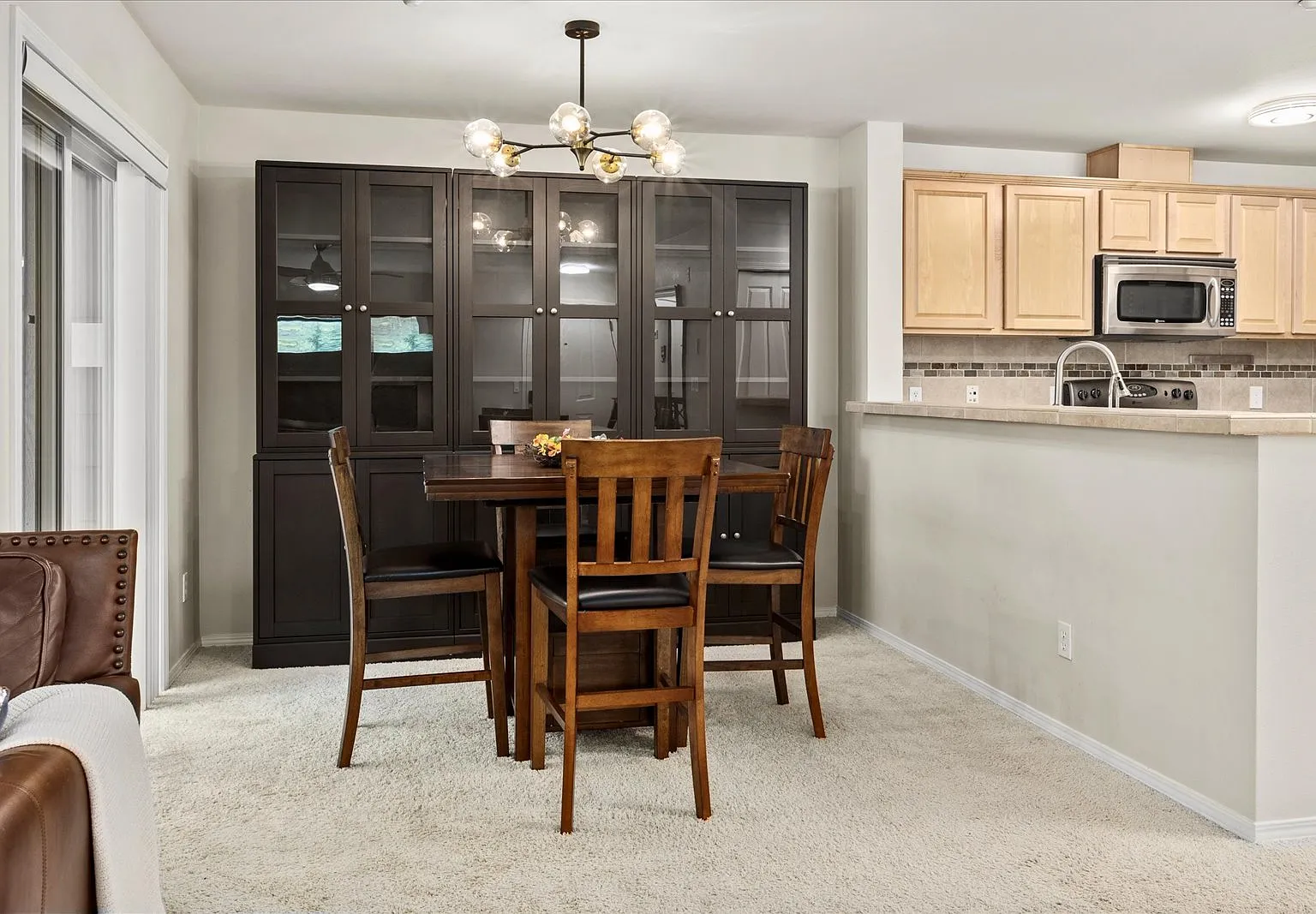 2 bed, 952 sqft, $2,500 — Photo 2