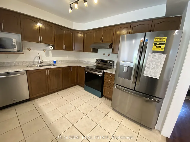 8 Bonello Cres — Photo 9