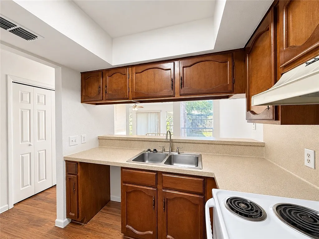 1 bed, 1.0 bath, 900 sqft, $1,195 — Photo 4