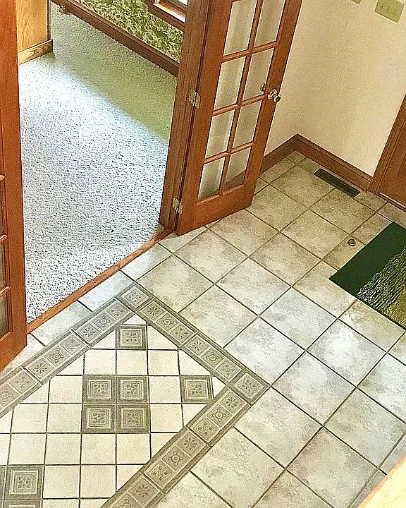 Entrance tile