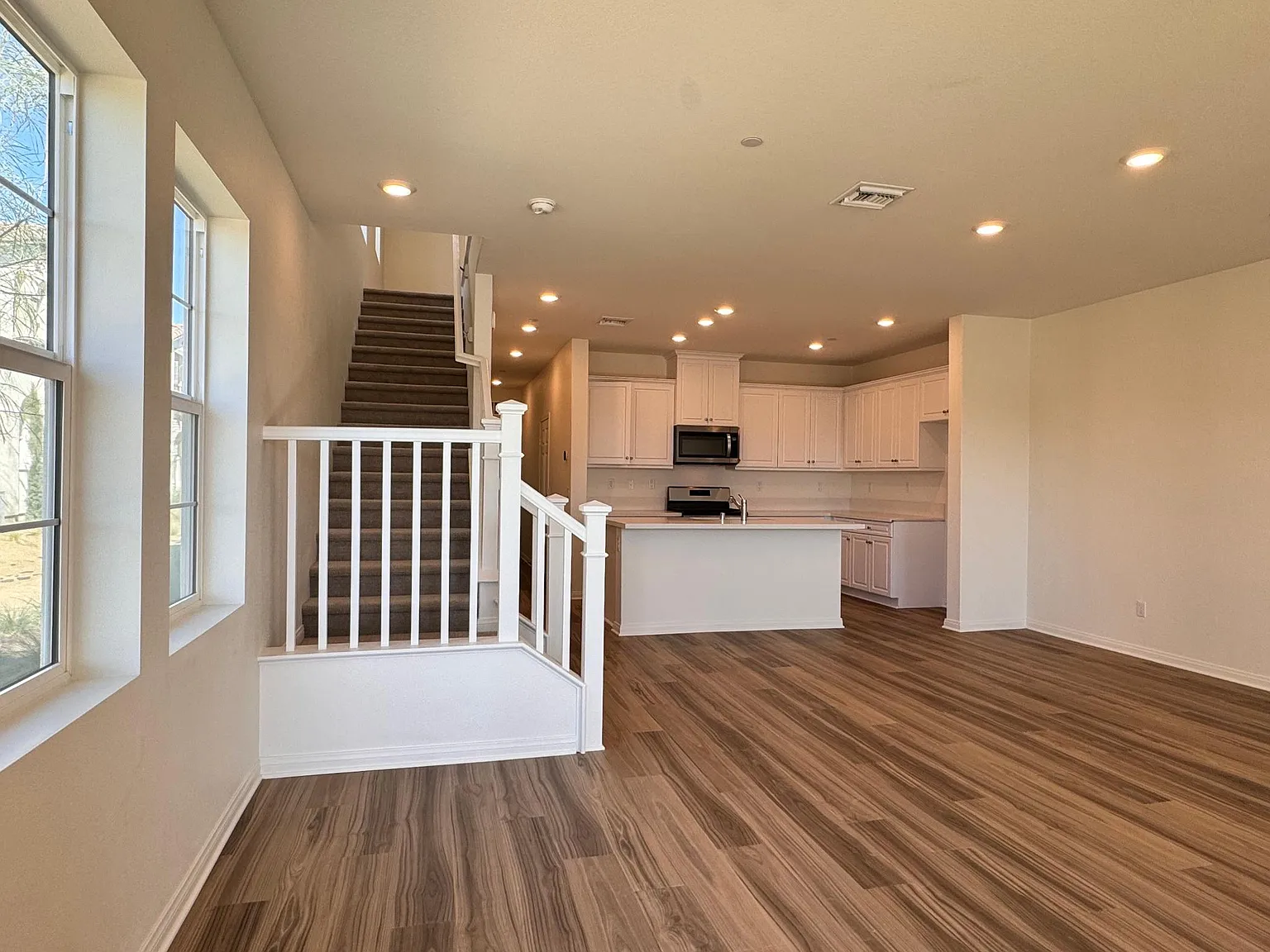 3 bed, 2.5 bath, 2051 sqft, $3,200 — Photo 2