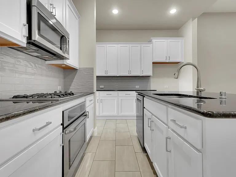 5805 Zinnia Dr — Photo 9