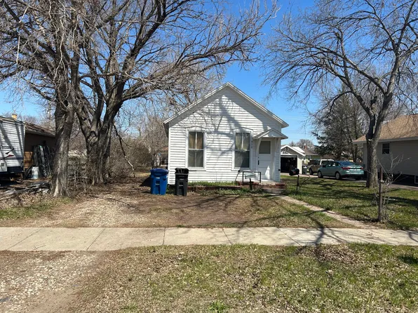 910 E 6th Ave, Mitchell, SD 57301