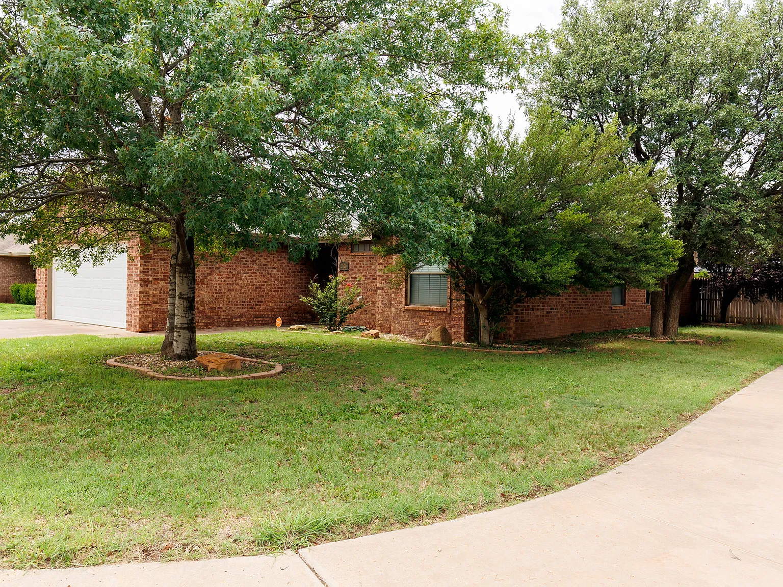 3 bed, 1410 sqft, $1,550 — Photo 2