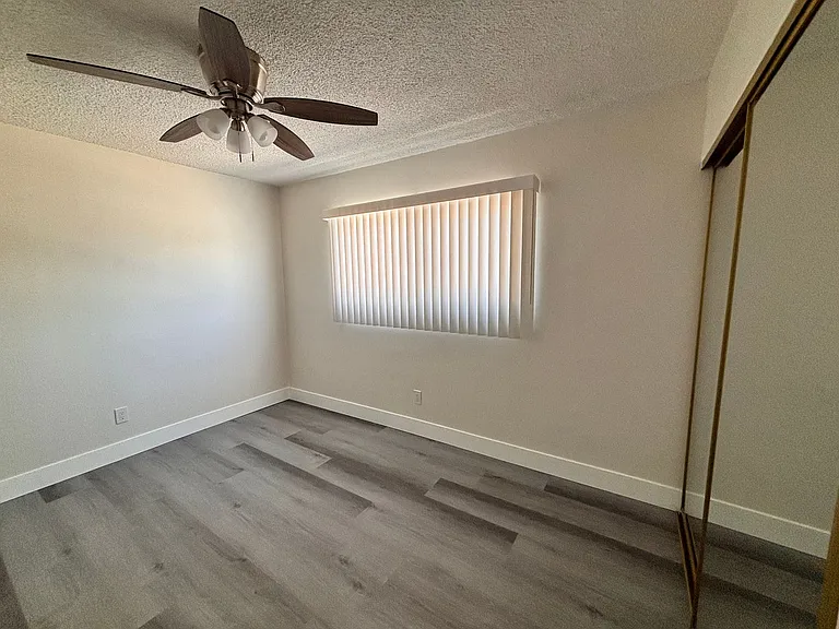 1133 Freeman Ave — Photo 8