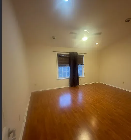 1079 Roseberry Ct — Photo 10