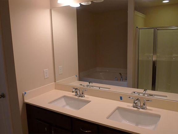 5th image of 92 Greenfield Dr