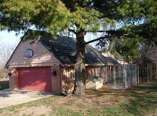 1300 Crest Rd, Brookfield, MO 64628