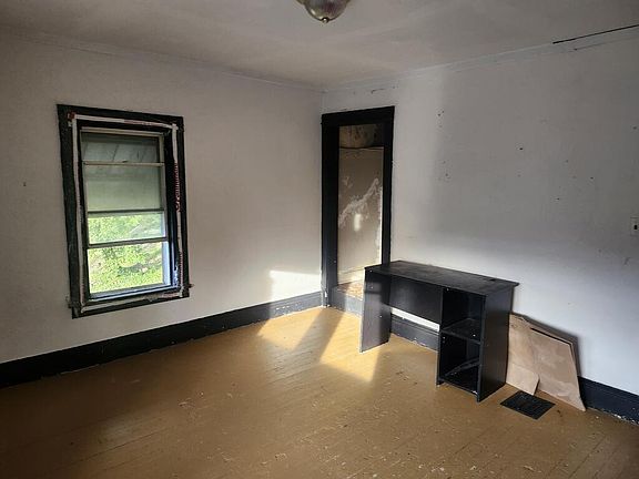 15th image of 1802 Marshall St