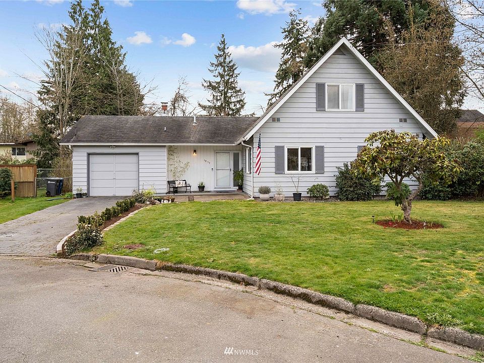 Spacious driveway
