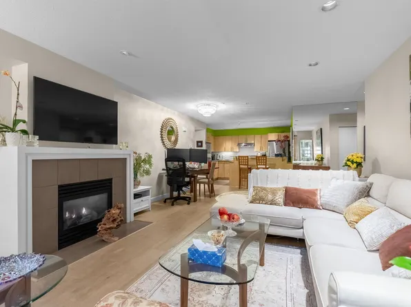 3750 Edgemont Blvd #104, North Vancouver, BC V7R 2P8