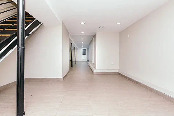 Rented by Nooklyn NYC LLC | media 31