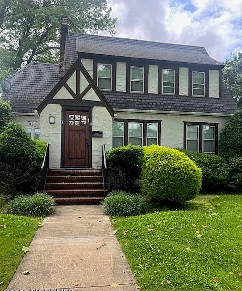 8 Roseld Ct — Photo 1