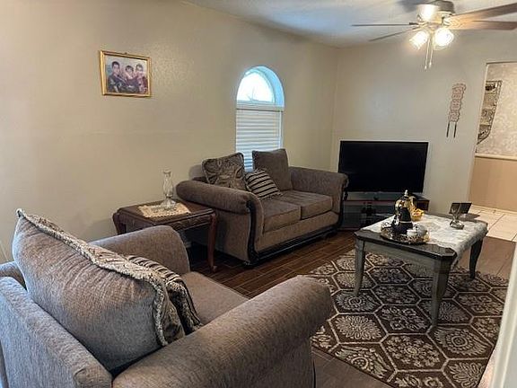 3rd image of 1720 Longbridge Dr