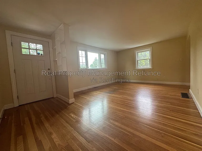 78 Memorial Dr — Photo 2