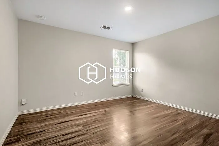 306 Harvey St — Photo 8
