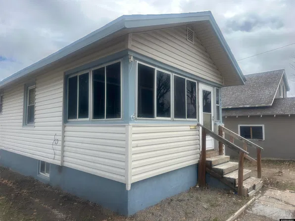 1021 9th St, Rawlins, WY 82301
