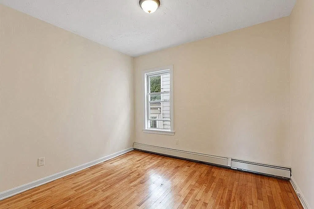 3 bed, 3012 sqft, $2,000 — Photo 4