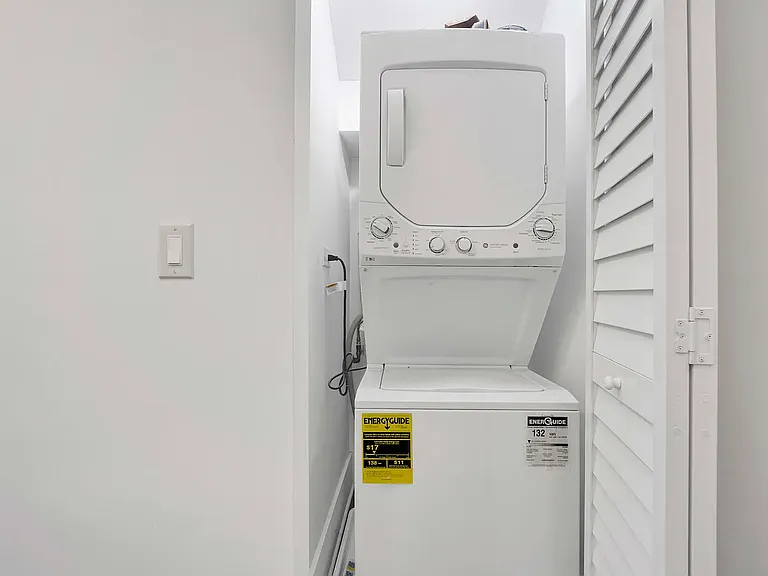 1813 W 21st St #2R — Photo 12