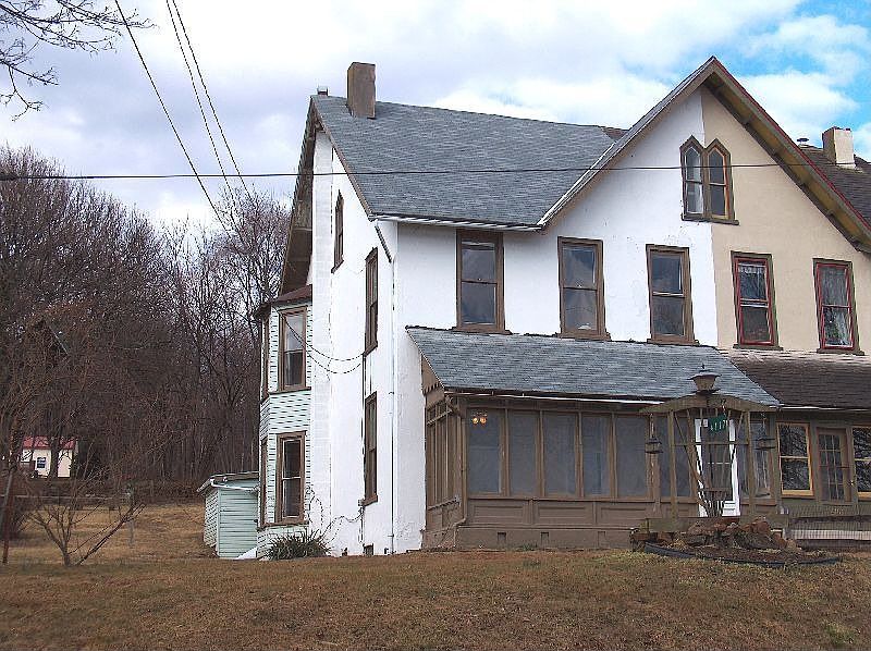 Huge 3,200 SqFt Twin Home
