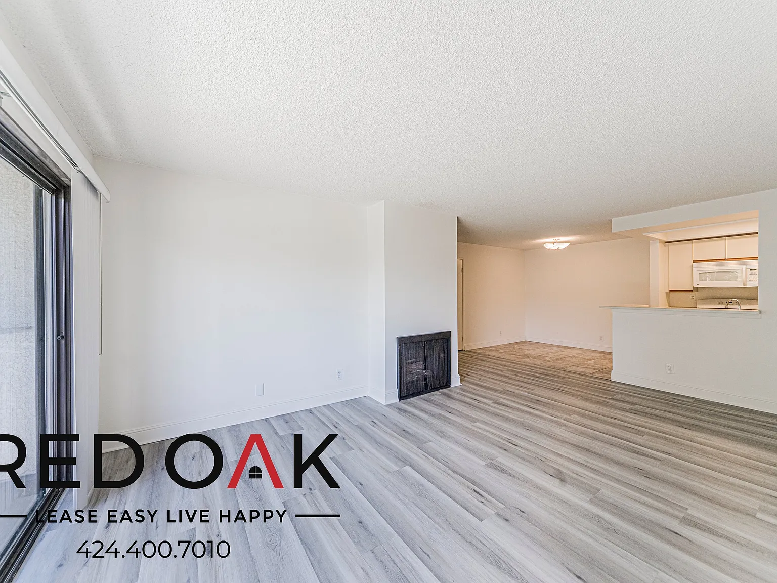 Comfortable 2-Bed with Parking Included and Central AC ~ In Pico-Robertson! — Photo 3