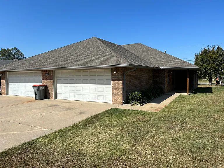 1080 Grinnel Cir #B — Photo 1