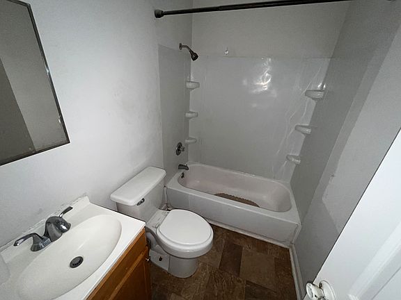 2nd image of 4844 Linden St