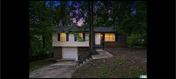 1613 Barrington Ln NE — Photo 2