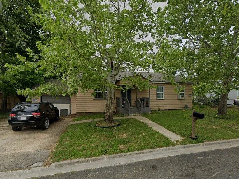 305 W Lincoln Ave — Photo 1