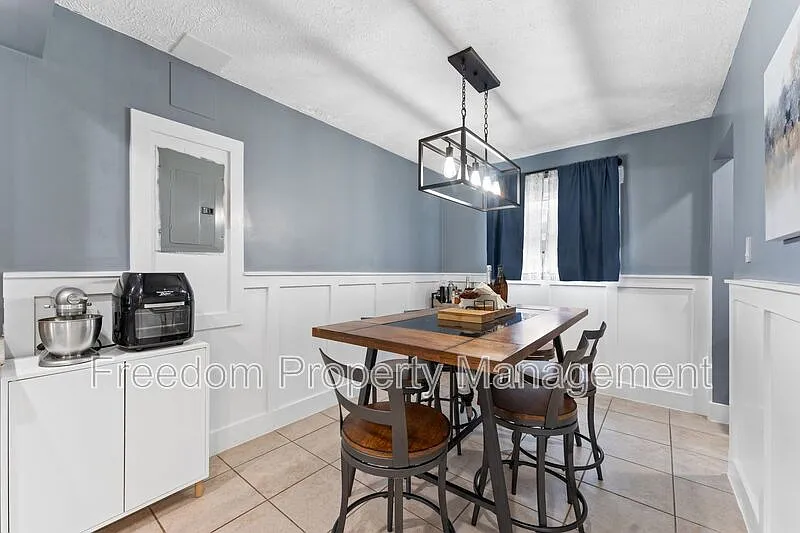3 bed, 2.0 bath, 1258 sqft, $2,792 — Photo 3