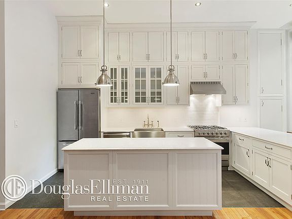 5th image of 508 Broadway