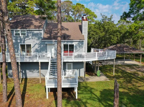 1648 Ivy Way, Eastpoint, FL 32328