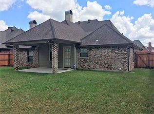 106 Bentgrass Dr, Lafayette, LA 70508