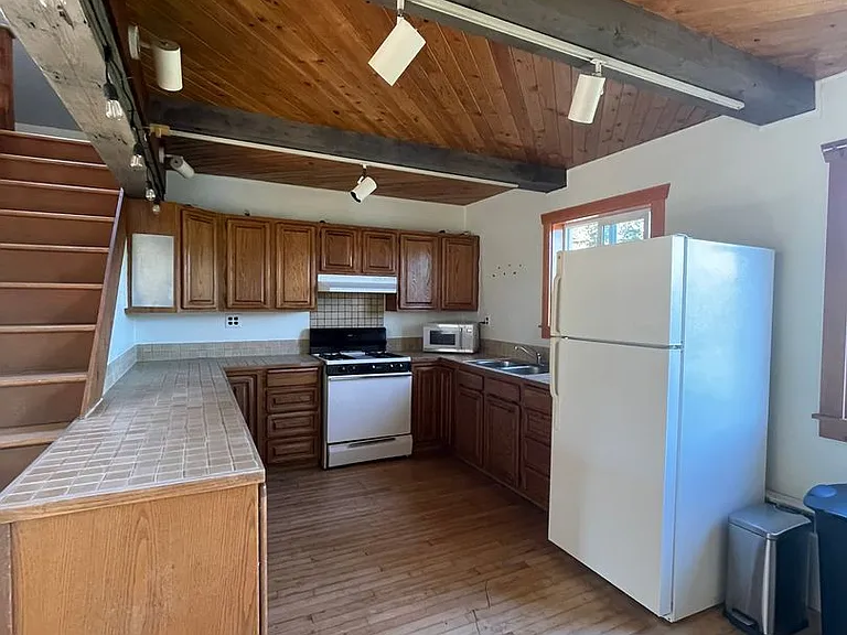 1619 Mission Rd — Photo 11