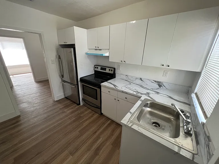 614 NE 3rd St #8 — Photo 8