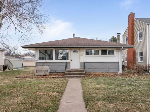 2423 32nd St, Moline, IL 61265
