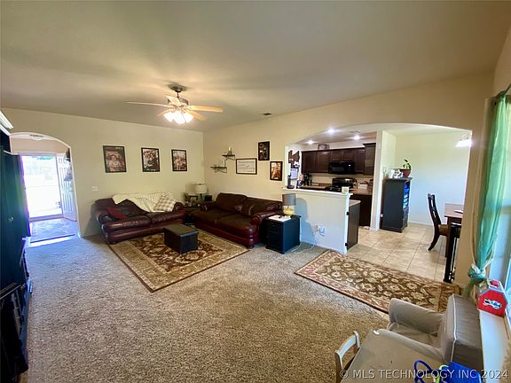 3rd image of 4606 Lake Shore Dr