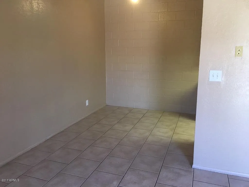 2 bed, 1.0 bath, 800 sqft, $849 — Photo 4