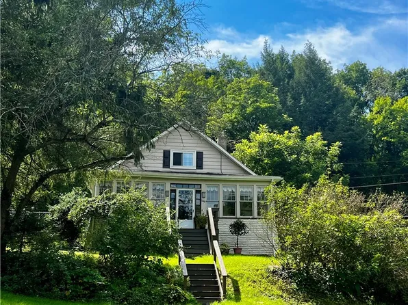 144 Calvert Ln, New Castle, PA 16101