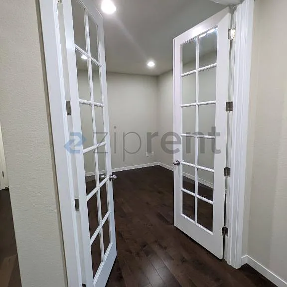 Office / Den