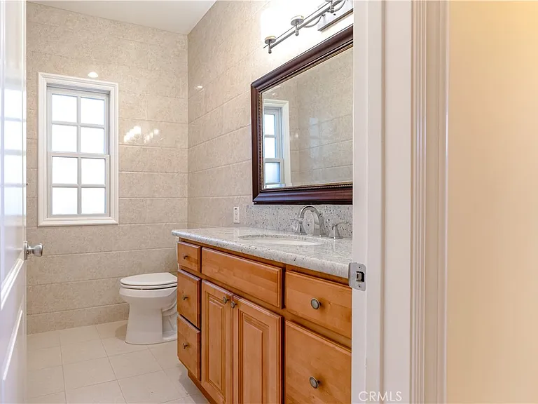1120 Columbia Rd — Photo 11